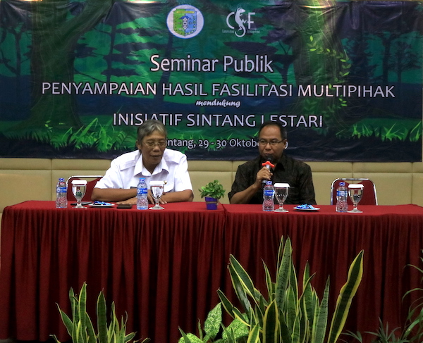 Sintang’s Regent Jarot Winarno and CSF-Indonesia Director Mubariq Ahmad at the seminar